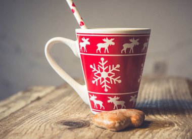 Noel kupa sıcak kahve ve gingerbread