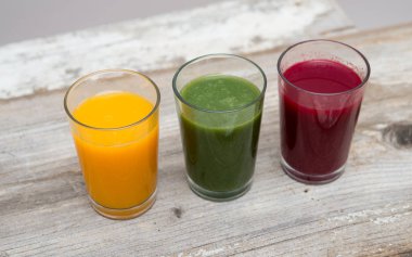 Renkli meyve smoothies