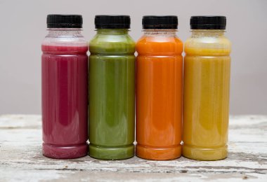 Renkli meyve smoothies