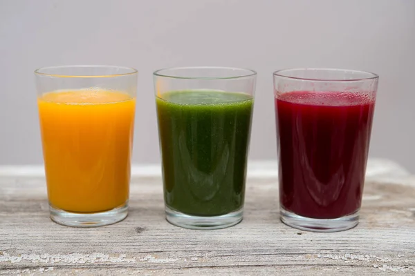 Renkli meyve smoothies