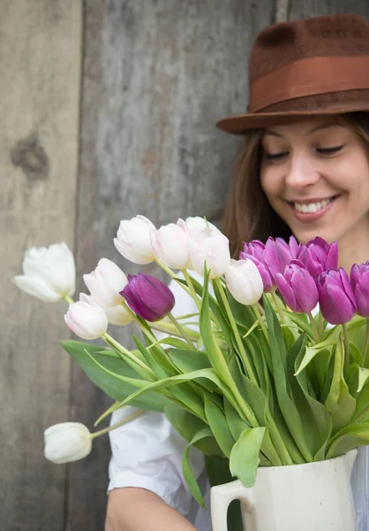 Renkli Lale ile çok güzel kadın