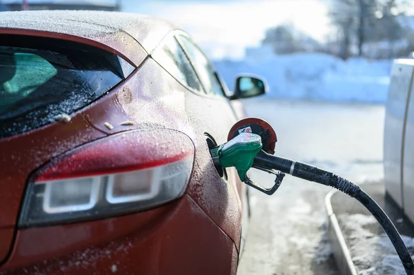 Donmuş benzin istasyonu - araba yakıtı