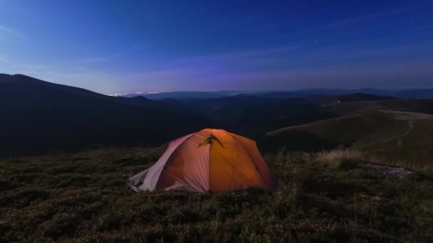 Tente la nuit dans les montagnes — Video