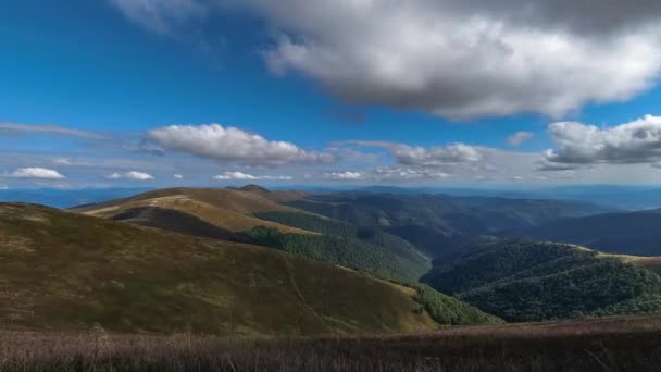 Horská krajina v ukrajinských Karpat, timelapse — Stock video