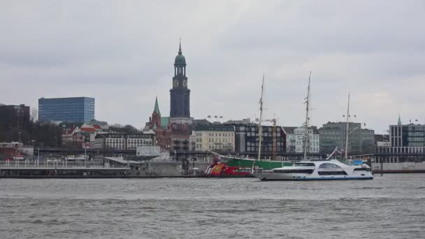 Hamburg Alemanha Março 2017 Iate Recreio Que Navega Longo Rio — Vídeo de Stock