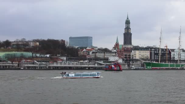 Hamburg Germany March 2017 Приємний Човен Пливе Вздовж Річки Ельба — стокове відео