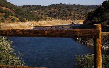 Kardinal Monfrague 'ın köprüsü.