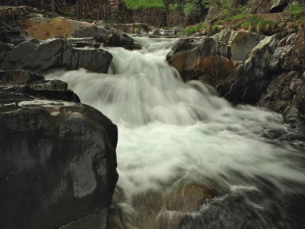 Pek Etkisinden Oluşan Dalgalı Nehirlerle Socicera Rotasında Virajları Kaybetti — Stok fotoğraf