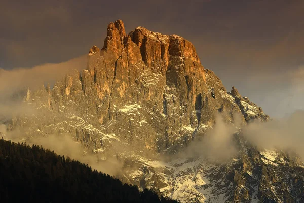 Mountain Campanili Val Roda Naplementekor Pale San Martino Hegycsoport Dolomithegyek — Stock Fotó