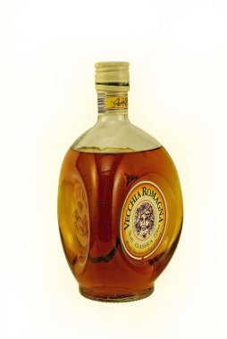 İtalya 'dan Brandy Buton Vecchia Romagna Classic. 1820 'de Fransız bir konyak üreticisi aile olan Jean Bouton' un Bolonya 'ya gelişiyle kuruldu.