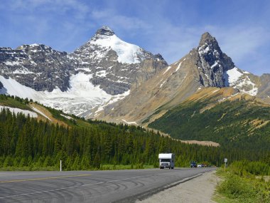 Athabasca Dağı, Banff Ulusal Parkı, Alberta, Kanada. Banff Ulusal Parkı Unesco Dünya Mirası Alanıdır