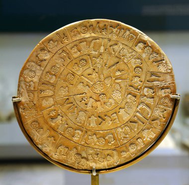 Phaistos diski, Minos 'un Phaistos Sarayı' ndan atılan kil diski. Girit, Girit, Yunanistan tarihindeki esrarengiz yazılı kil disk gururla yerini aldı