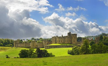 Alnwick Şatosu, Northumberland 'ın Northumberland ilçesine bağlı Alnwick Şatosu' nda bulunan bir kaledir. İngiltere