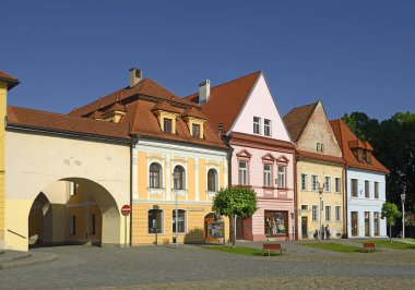 Eski tarihi evleri olan Bardejov şehir meydanı. Kasaba, Unesco 'nun dünya mirası alanlarından biri, Slovakya, Avrupa.