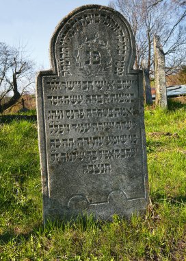 Osoblaha, Çek Cumhuriyeti - 17. yüzyılın en eski mezarlarına sahip eski Yahudi mezarlığı. Osoblaha, Bruntal bölgesinde Polonya sınırına yakın bir köydür.
