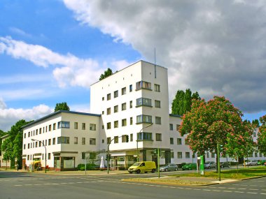 Karmaşık modern mimari. Bu proje 1929 ve 1931 yılları arasında Mösyö Wagner önderliğinde inşa edildi. Bu mimari parçası Unesco, Berlin, Almanya 'da.