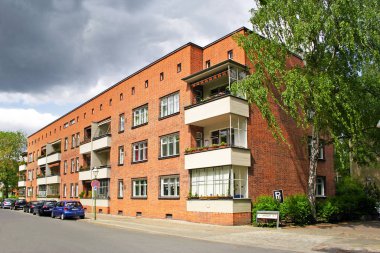 Kompleks modern mimari Berlin, Almanya 'da. Mimar Bruno Taut tarafından 1920 'de inşa edildi. Burası Unesco Dünya Mirası Alanı.
