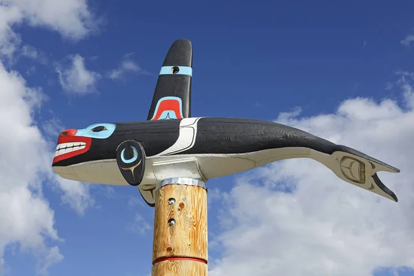 Тотем Поляки Каркросса Carcross Является Домом Carcross Tagish First Nation — стоковое фото