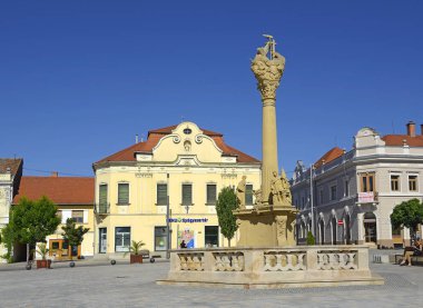 Keszthely 'deki ana meydan, Balaton' ın batı ucundaki kasaba. Göl kenarındaki en eski şehir Macaristan 'ın önemli bir turizm bölgesi olan 