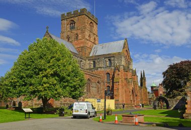 Carlisle Katedrali. Carlisle, İngiltere 'nin Cumbria iline bağlı bir şehirdir.