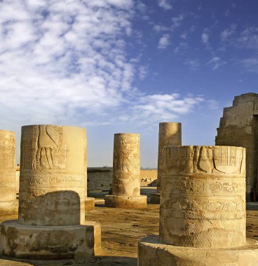 Kom Ombo tapınağındaki sütunlar, Mısır