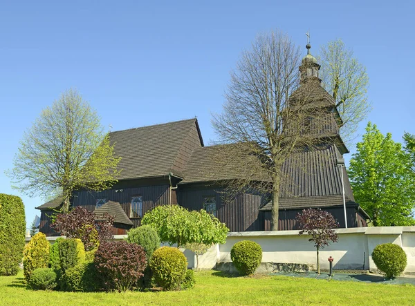 Barwald Dolny的Wooden Saint Erasmus教堂 Barwald Dolny是波兰南部小波兰省Wadowice县Gmina Wadowice行政区的一个村庄 — 图库照片