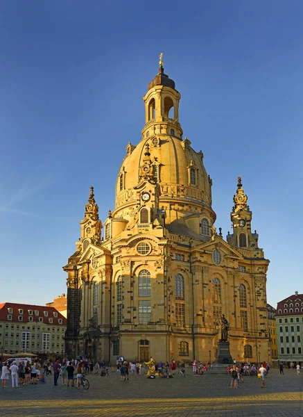 Neumarkt Meydanı Şehrin Tarihi Merkezinde Yeniden Inşa Edilmiş Protestan Kilisesi — Stok fotoğraf