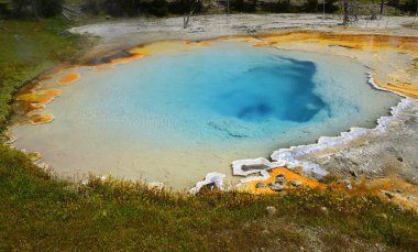 Çeşme Tenceresi arka planı - Yellowstone Ulusal Parkı, Usa, Unesco Dünya Mirası Bölgesi Jeotermal aktivitelerinin Manzarası