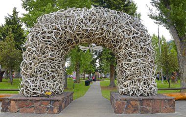 Jackson Hole, Wyoming, Usa Geyik Karınca Kemerleri. Antler kemerleri 1960 'tan beri Jackson Meydanı' nın kapılarıydı..