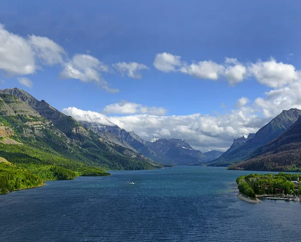 Waterton Lake Waterton Lakes National Park National Park Located Southwest — Stock Photo, Image