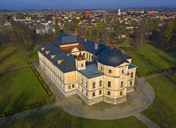 Parken Och Barockslottet Kravare Det Nuvarande Utseendet Härstammar Från Barockrekonstruktionen — Stockfoto