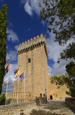 İspanya 'nın Castilla la la Mancha eyaletindeki Alarcon köyü kalesi.