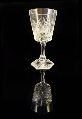 Kristal cam - siyah arkaplanda el yapımı gözlük