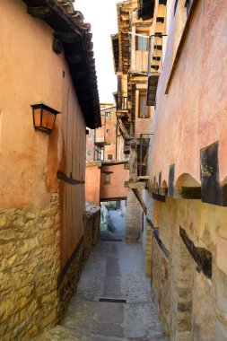 Eski Albarracin 'in resimli sokakları, İspanya' nın Aragon eyaletinin Teruel ilinin ortaçağ ve tarihi kasabası