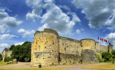 Caen Kalesi 'nin duvarları - 1060, Normandiya Kralı William Caen' de yeni bir kale kurdu. Normandiya, Fransa 'da Calvados' taki Norman kasabası Caen