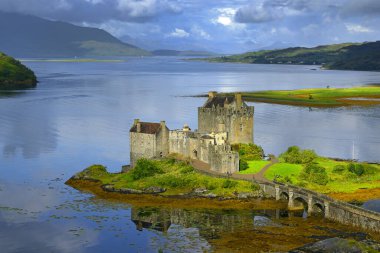 İskoçya 'nın Eilean Donan Kalesi, iddialara göre dünyanın en çok fotoğraflanan kalesi.