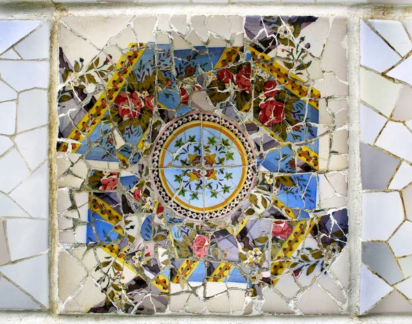 Particolare Mosaico Nel Parco Guell Barcellona Parte Del Patrimonio Mondiale — Foto Stock