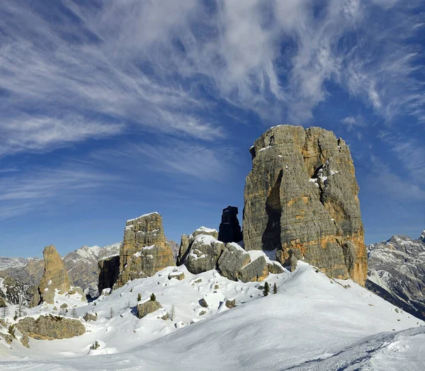 Den Vackra Gruppen Fem Tornen Cinque Torri Dolomiterna Vintern Nuvolau — Stockfoto