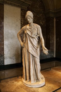 Yunan heykelinde klasik Athena (Minerva), Louvre Müzesi heykeli M.Ö. 450-330 yılları arasında yapılmış, Paris, Fransa