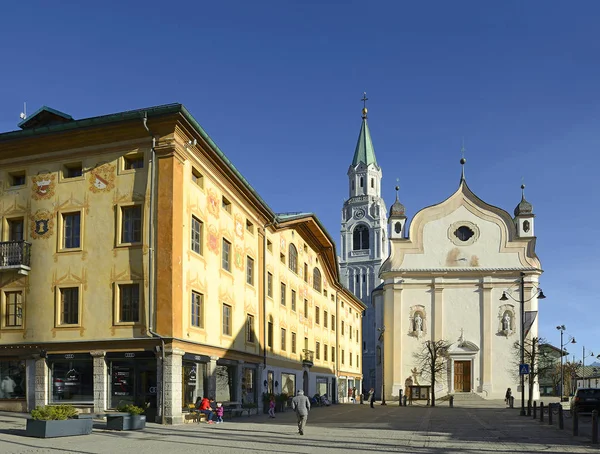 意大利北部Dolomites的Cortina Ampezzo教堂的Basilica Minore Dei Santi Filippo Giacomo教堂 白云石是联合国的世界遗产 — 图库照片