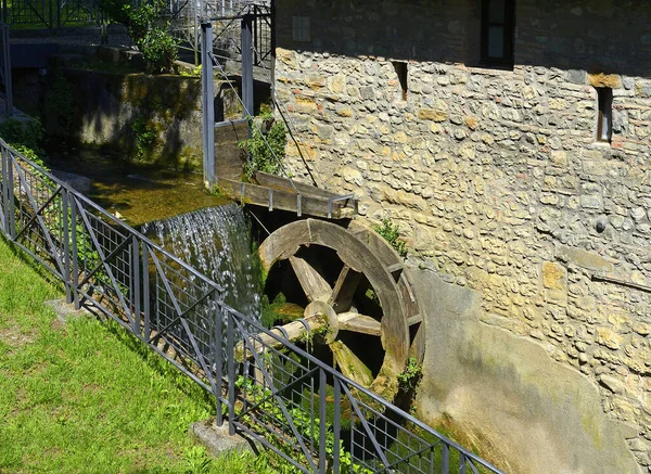 Водяне Колесо Старого Млину Середньовічного Міста Чівіддейл Дель Фріулі Італії — стокове фото
