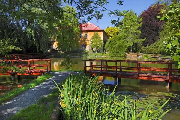 Het Kasteel Het Arboretum Bila Lhota Bij Olomouc Het Bila — Stockfoto