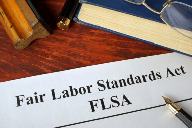 FLSA Fuar İşçi Standartları Yasası ve bir kitap.