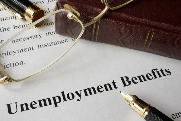 Concetto di indennità di disoccupazione scritto su un documento . — Foto Stock