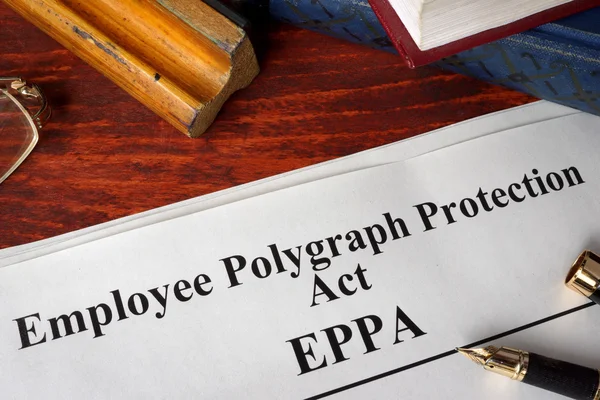 Loi sur la protection du polygraphe des employés EPPA et un livre . — Photo