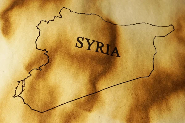 Mapa da Síria num jornal carbonizado. Conceito de conflito sírio — Fotografia de Stock