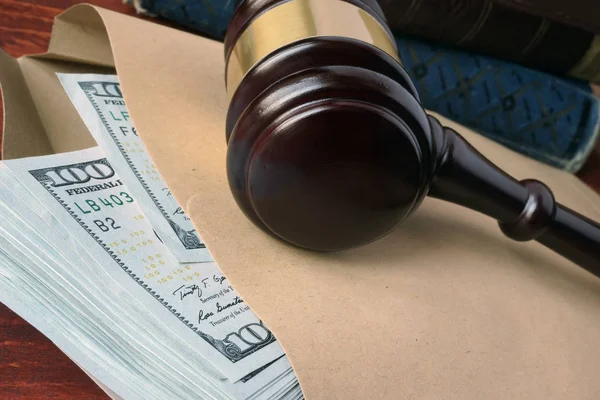 Bribe  in a court concept. A gavel and cash on a table. — Stock Photo, Image