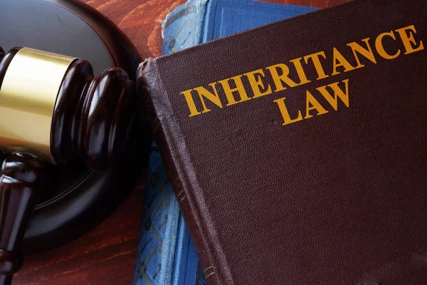 Inheritance law title on a book and gavel. — Stock Photo, Image