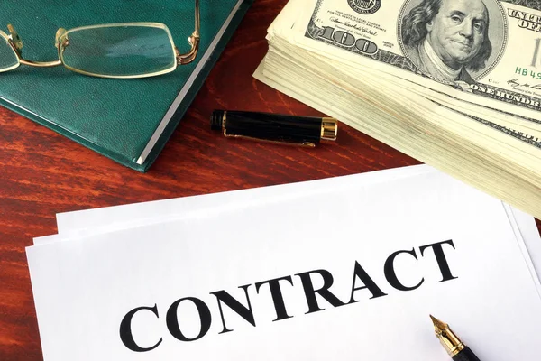 Business contract and money on a table. — Stock Photo, Image