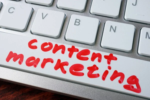 Worte Content Marketing auf einer Tastatur geschrieben. — Stockfoto